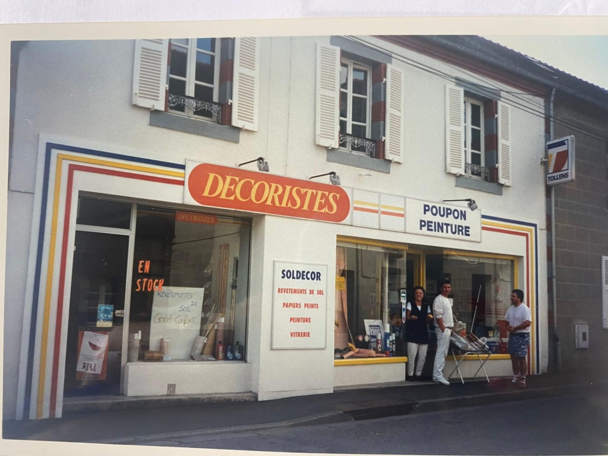 droguerie Devanture de la droguerie Soldécor (Decoristes - Poupon Peinture) à Carhaix